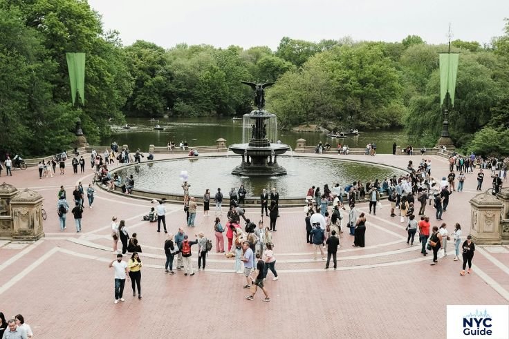 Wide-view-of-terrace-and-fountain