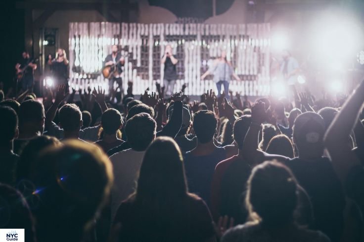 New York City nightlife with bars and clubs open late at night